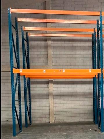 Magazijnstelling + Handmatige Palletheftruck beschikbaar voor biedingen