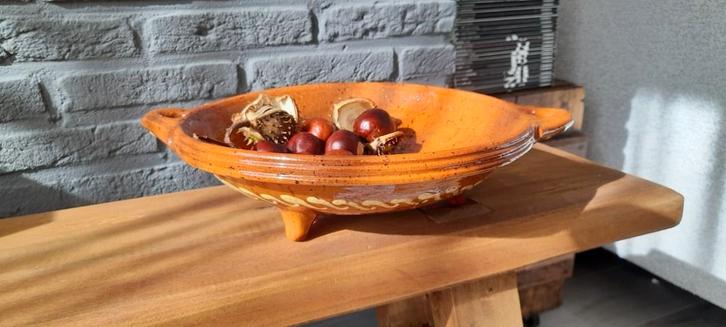 Oude brocante fruitschaal op pootjes,  Workumer aardewerk, Antiek en Kunst, Antiek | Schalen, Ophalen of Verzenden