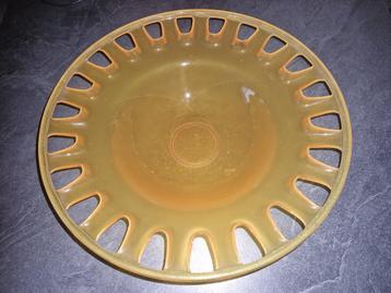 Prachtige grote en aparte vintage schaal van mooi geel glas beschikbaar voor biedingen