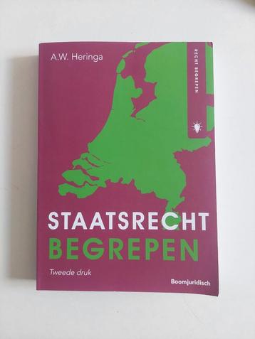 Staatsrecht begrepen beschikbaar voor biedingen