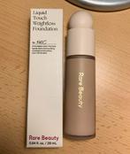 Rare Beauty Liquid Touch Weightless Foundation 140C, Beige, Zo goed als nieuw, Make-up, Verzenden