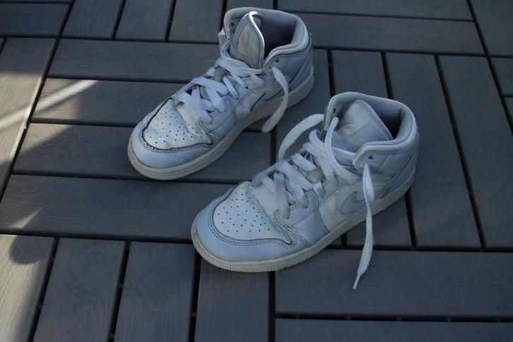 1 Paar Dames/Meisjes Wit/Lichtblauwe NIKE AIR JORDAN Maat 38, Kleding | Dames, Schoenen, Zo goed als nieuw, Sneakers of Gympen