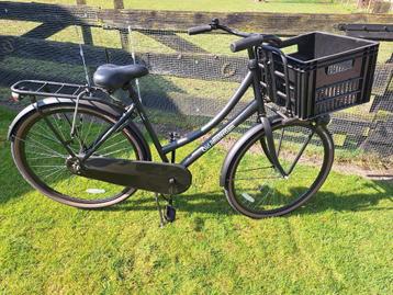 Old Amsterdam fiets met krat beschikbaar voor biedingen