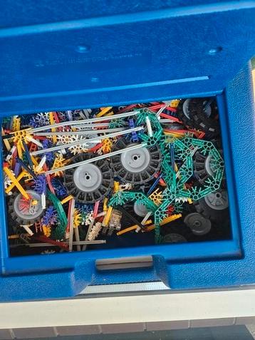 Volle doos Knex beschikbaar voor biedingen