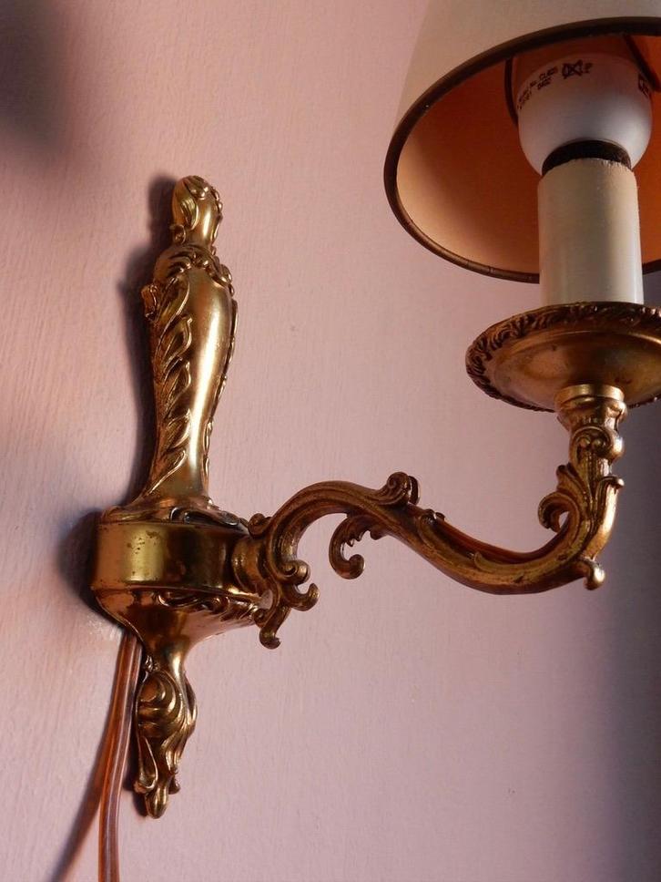 vintage wandlampje messing brons met 1 kapje, Huis en Inrichting, Lampen | Wandlampen, Gebruikt, Metaal, Stof, Ophalen of Verzenden