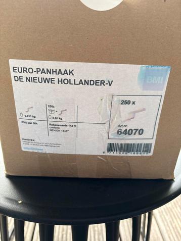 Monier Nieuwe Hollander Euro Panhaken (185 stuks) beschikbaar voor biedingen