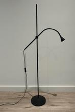 Vloerlamp Ikea zwart, Huis en Inrichting, Lampen | Vloerlampen, Ophalen, Zo goed als nieuw