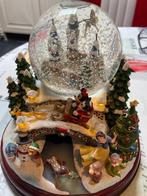 DISNEY SNOWGLOBE MICKEY AND FRIENDS, Ophalen of Verzenden, Mickey Mouse, Zo goed als nieuw, Beeldje of Figuurtje
