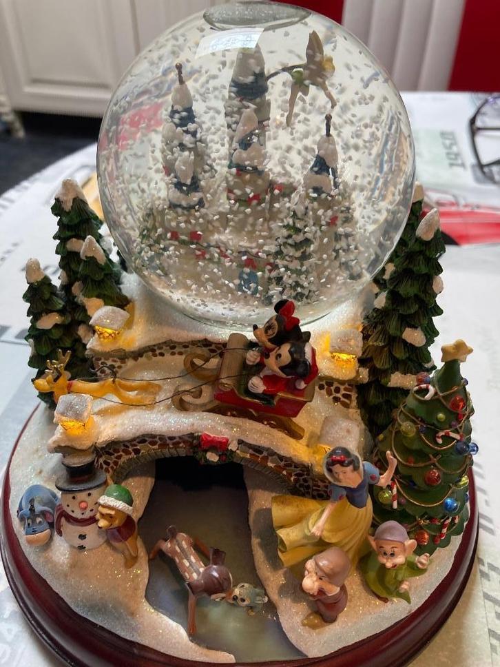 DISNEY SNOWGLOBE MICKEY AND FRIENDS, Verzamelen, Disney, Zo goed als nieuw, Beeldje of Figuurtje, Mickey Mouse, Ophalen of Verzenden