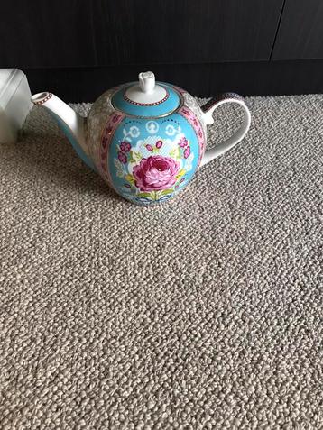 Mooie NIEUWE PIP VOLLECTIE THEEPOT 9nw prijs 59,95)porselein beschikbaar voor biedingen