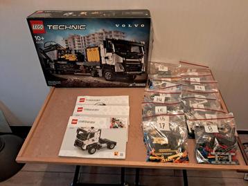 LEGO Technic Volvo Truck & EC230 Graafmachine 42175 beschikbaar voor biedingen