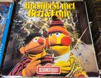 kerstfeest met Bert en Ernie (vinyl), Ophalen of Verzenden, Zo goed als nieuw, 12 inch, Levenslied of Smartlap