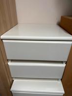 2 Witte MDF Nachtkastjes, Gebruikt, Ophalen of Verzenden, Met lade(s), 25 tot 50 cm