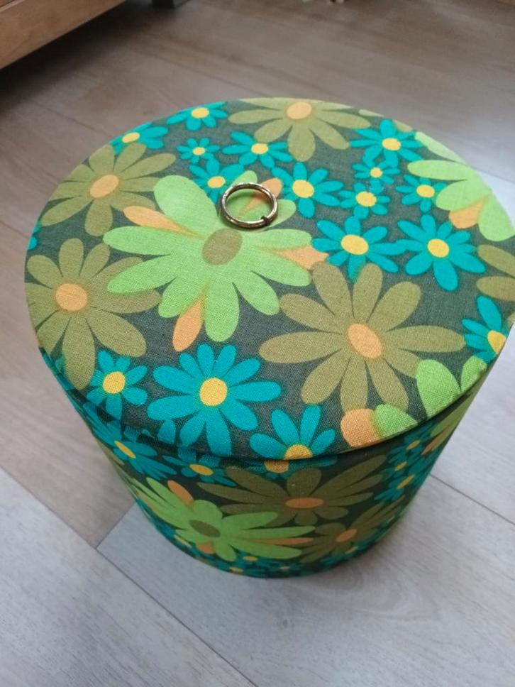 Retro naaibox naaidoos met wat klosjes garen vintage, Verzamelen, Retro, Huis en Inrichting, Ophalen of Verzenden