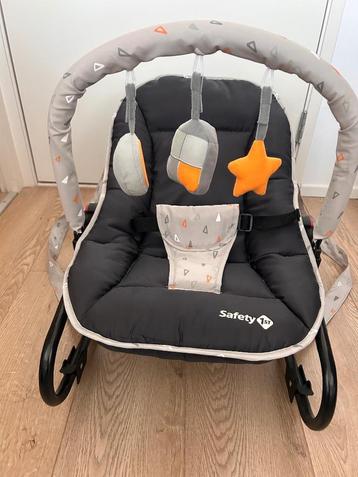 Wipstoel van het merk Safety 1st met speelboog.  beschikbaar voor biedingen