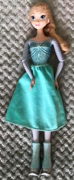 Elsa barbiepop op rolschaats, Ophalen of Verzenden, Zo goed als nieuw