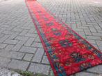 Rode loper. Pracht vintage tapijt vloerkleed 425x60 wauw Zie, Ophalen, 200 cm of meer, 50 tot 100 cm, Zo goed als nieuw