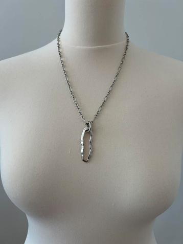 Ketting van Ipekyol (zilver kleur) beschikbaar voor biedingen