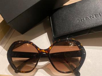 CHANEL: ZONNEBRIL/ ORIGINEEL / BRUINE/ NIEUWSTAAT beschikbaar voor biedingen