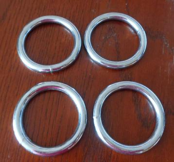 4 dichte ringen, doorsnede 8 cm  beschikbaar voor biedingen