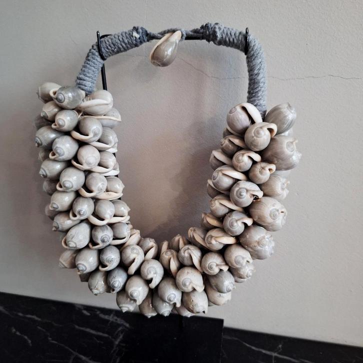 Diverse schelpenkettingen ornamenten grijs wit beige nieuw, Huis en Inrichting, Woonaccessoires | Kransen, Nieuw, Ophalen