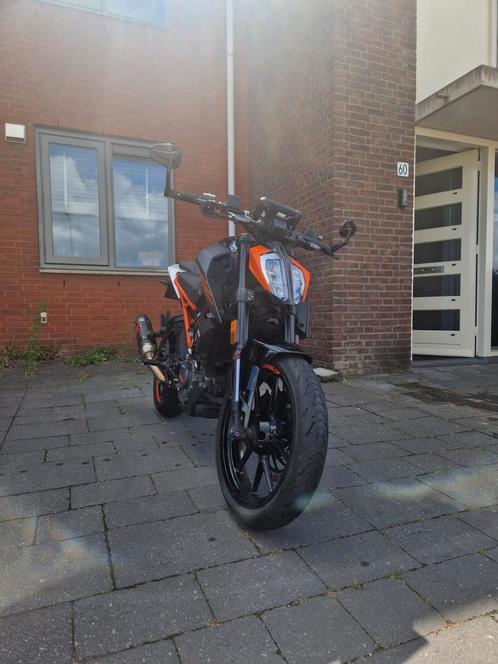 KTM Duke 125 | 2020 | Akra | a1 | 13.600 | Nieuwe Achterband, Motoren, Motoren | KTM, Particulier, Naked bike, 11 kW of minder