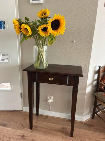 Sidetable beschikbaar voor biedingen