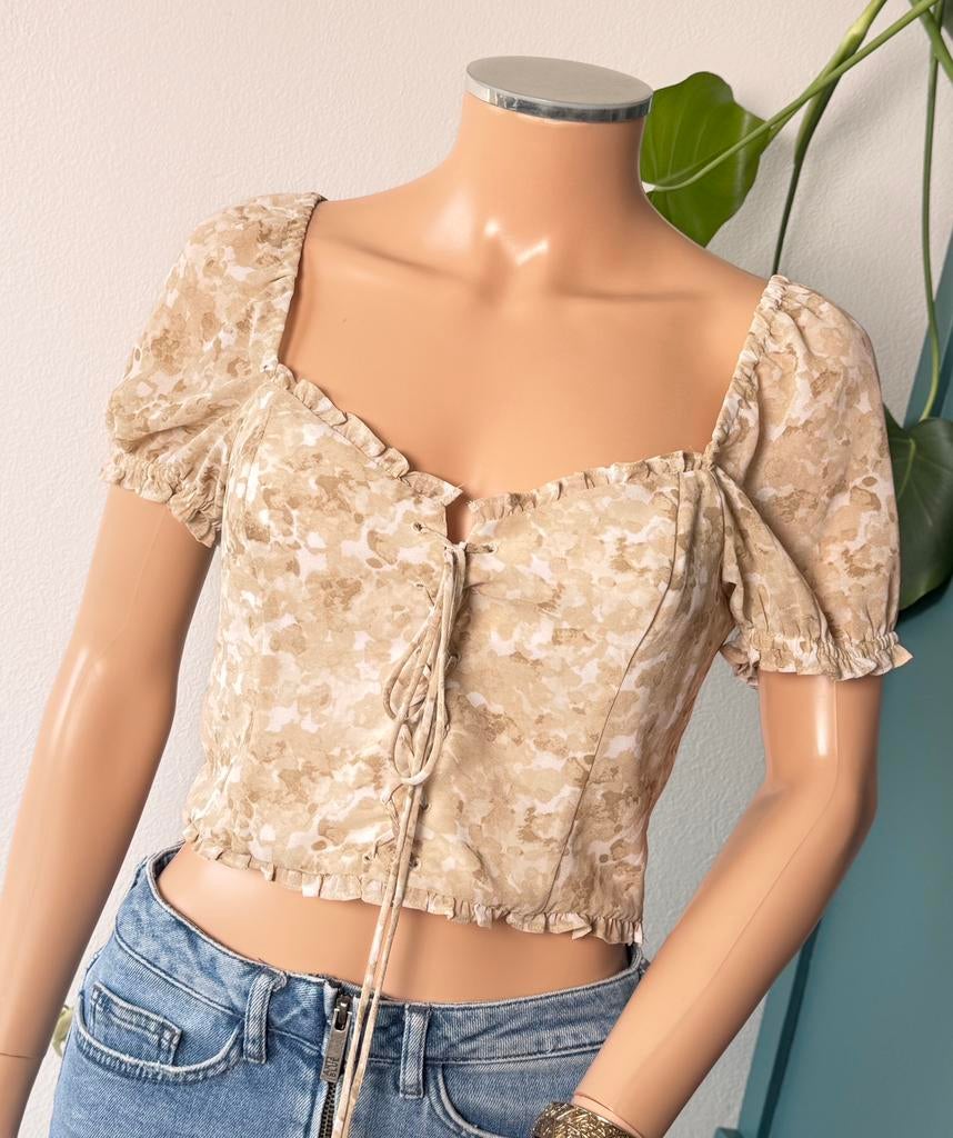 NA-KD topje maat 38 - NIEUW - licht beige met sier veter, Kleding | Dames, Tops, Maat 38/40 (M), NA-KD, Beige, Nieuw