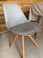 Beukenhouten poten, twee grijze stoelen, Ophalen, Gebruikt, Grijs, Twee