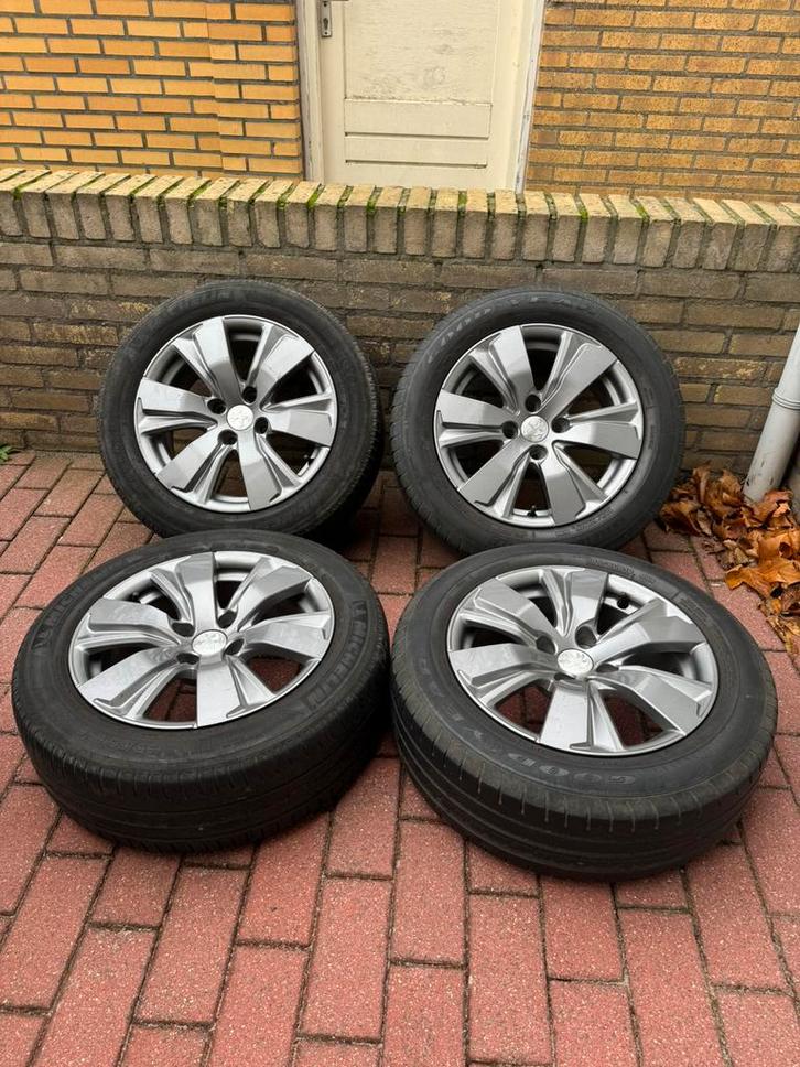 Originele Peugeot 2008 bi-color lichtmetalen velgen., Auto-onderdelen, Banden en Velgen, Banden en Velgen, Zomerbanden, 18 inch
