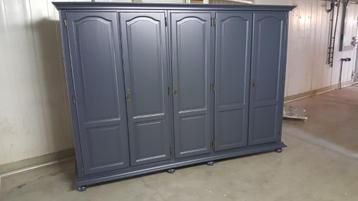 Vintage brocante garderobe, slaapkamer kasten, kledingkasten beschikbaar voor biedingen