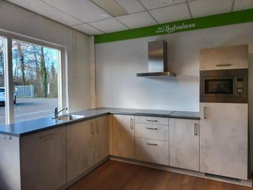 Mooie zeer recente compacte betonlook keuken beschikbaar voor biedingen