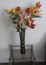 Decoratieve glazen Vaas met kunststof bloemen, Ophalen of Verzenden, Zo goed als nieuw, Binnen