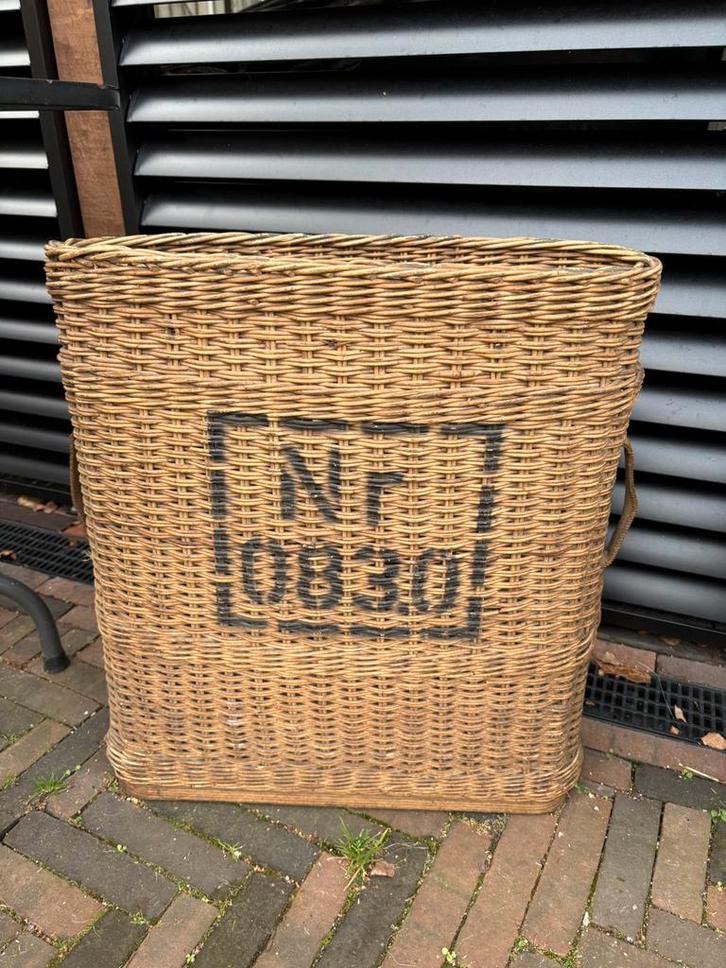 Rieten mand / munitiemand Nr. 0830, Huis en Inrichting, Woonaccessoires | Schalen en Manden, Gebruikt, Mand, Rechthoekig, Riet