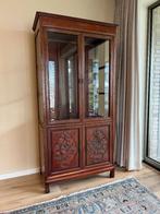 Chinese houten vitrinekast met glas en houtsnijwerk, Huis en Inrichting, Kasten | Vitrinekasten, Ophalen, Glas, 50 tot 100 cm