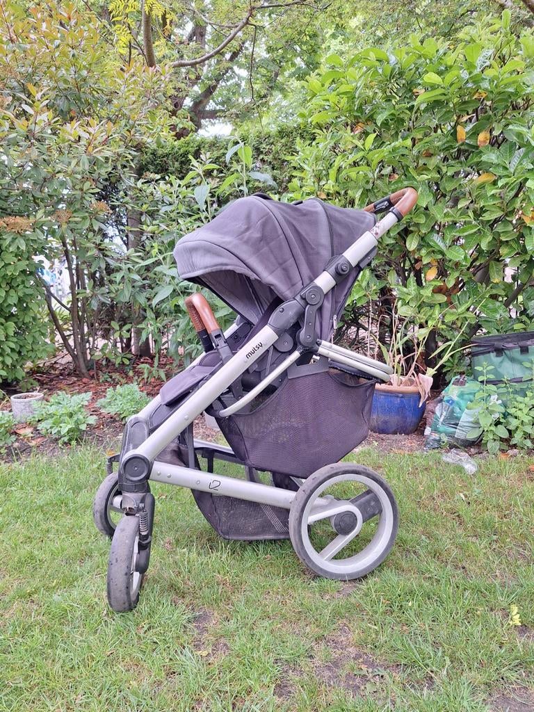 Mutsy i2 kinderwagen met reiswieg, buggysit en meerijdplank, Kinderen en Baby's, Kinderwagens en Combinaties, Gebruikt, Combiwagen