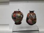 2 OUDE JAPANSE MINIATUUR VAASJES in ZEER GOEDE STAAT, Ophalen of Verzenden