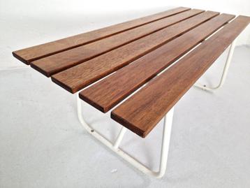 Vintage Mid-Century Lattenbank beschikbaar voor biedingen