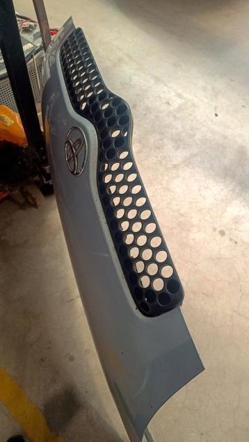 Toyota Yaris grille, gril beschikbaar voor biedingen