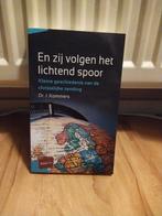 En zij volgen het lichtend spoor - Dr. J. Kommers, Ophalen of Verzenden, Zo goed als nieuw, Dr. J. Kommers, Christendom | Katholiek