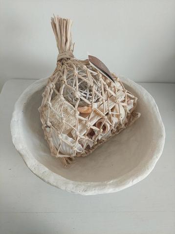 Rieten zak met Strand decoratie spons schelpen driftwood beschikbaar voor biedingen