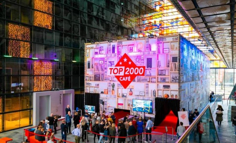 Gezocht! 28-12 01:05-01:55 tickets top2000 cafe, Drie personen of meer