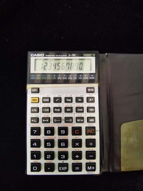 Casio fx-590: Een Klassieker uit de Rekenmachinegeschiedenis, Diversen, Rekenmachines, Zo goed als nieuw, Ophalen of Verzenden