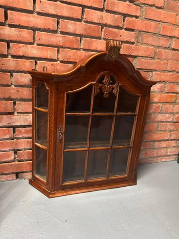Oud Vitrinekastje met Glas beschikbaar voor biedingen