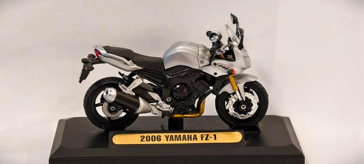 Yamaha FZ-1 2006 schaalmodel 1:18, Hobby en Vrije tijd, Modelauto's | 1:18, Zo goed als nieuw, Motor, Overige merken, Ophalen of Verzenden