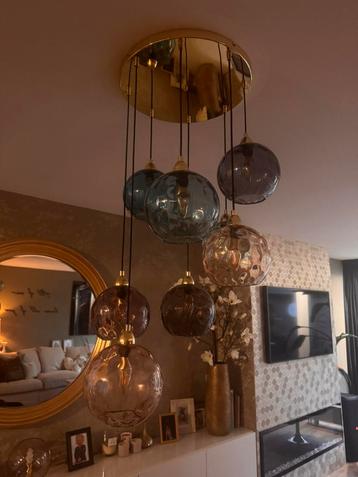 Set mooie lampen met gekleurde bollen en goud