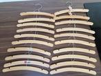 20 stuks HEMA kledingshangers kind hout, Ophalen, Zo goed als nieuw, Kast