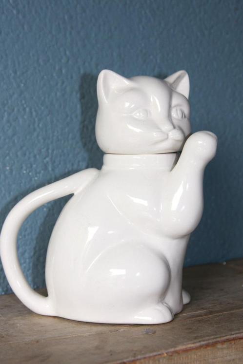 Porseleinen theepot in de vorm van een kat/poes, Huis en Inrichting, Keuken | Servies, Nieuw, Overige typen, Overige stijlen, Porselein