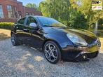 Alfa Romeo Giulietta 1.4 T Distinctive XENON/leer/CRUISE, Auto's, Alfa Romeo, Voorwielaandrijving, Euro 5, Gebruikt, Start-stop-systeem