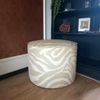 Poef gestoffeerd in gave zebra print, Huis en Inrichting, Ophalen of Verzenden, Zo goed als nieuw, Stof, 50 tot 75 cm